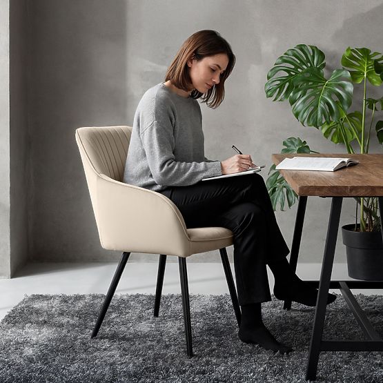 6x Samtgepolsterter Stuhl mit Steppung Beige FLORENCE Schwarze Beine