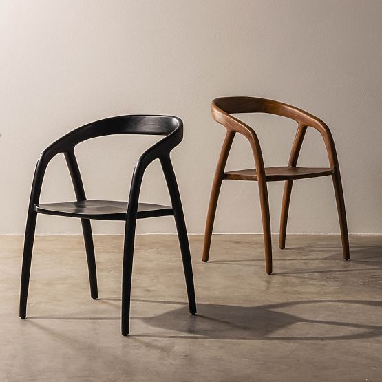 Abgerundeter Holzstuhl Sande, schwarz, Teakholz