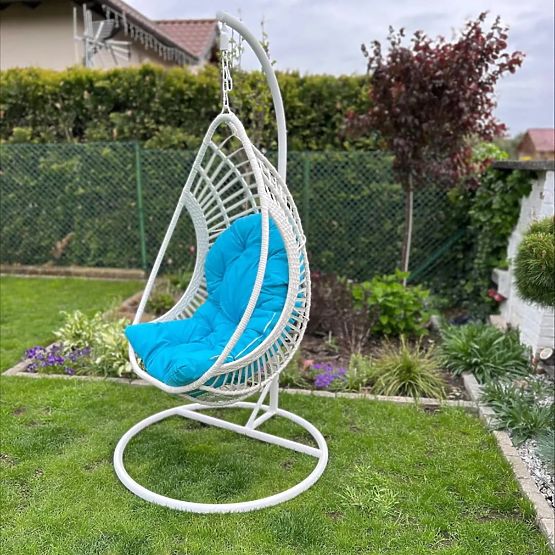 Hängesessel BELLISSIMO (Sessel + Gestell) aus weißem Technorattan mit blauem Kissen, Bezug GRA
