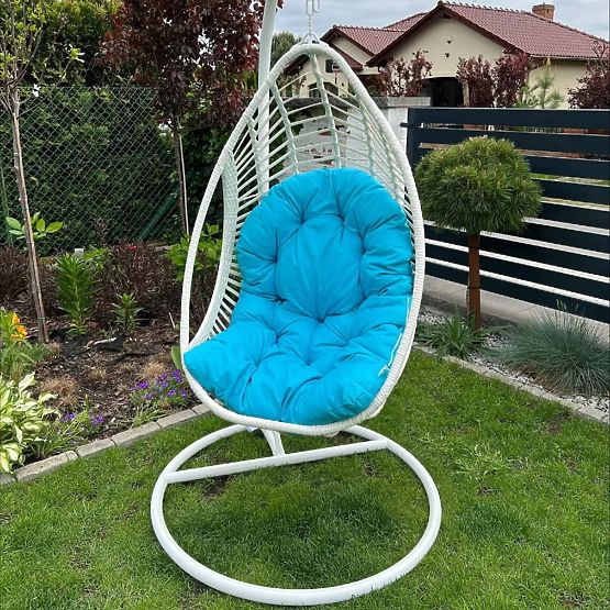 Hängesessel BELLISSIMO (Sessel + Gestell) aus weißem Technorattan mit blauem Kissen, Bezug GRA