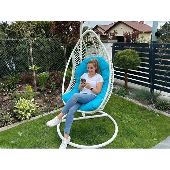 Hängesessel BELLISSIMO (Sessel + Gestell) aus weißem Technorattan mit blauem Kissen, Bezug GRA