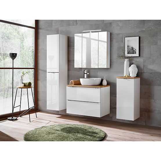 Hoher Schrank mit 2 Türen