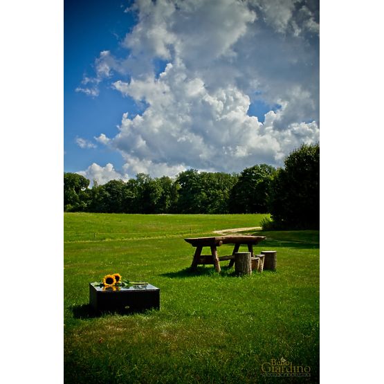 Quadratischer Tisch aus schwarzem Technorattan