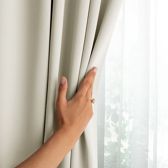 RESTILO BLACKOUT-Vorhang in Cremefarbe, klassischer Stil, silberne Ösen, Material bl