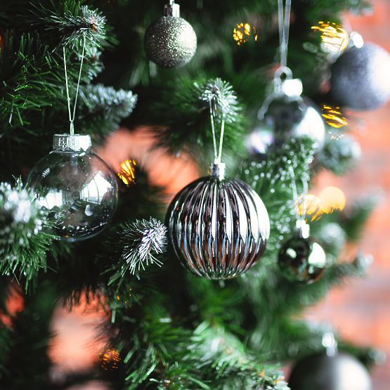 SILBERNE WEIHNACHTSKUGELN 36 STÜCK 311433C