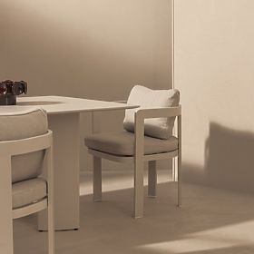 Gartenstuhl Japori aus Aluminium, hellbeige, abgerundet