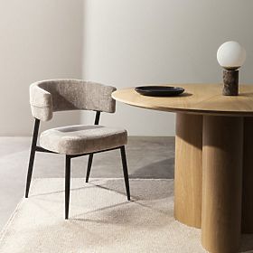 Gepolsterter Stuhl Rosario beige/schwarze Beine