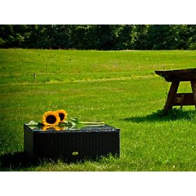 Quadratischer Tisch aus schwarzem Technorattan